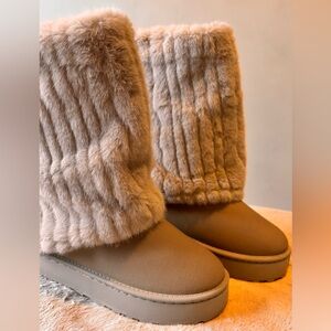 Women's Apricot / Beige Faux Fur Fuzzy Boots Size 6.5 / 7